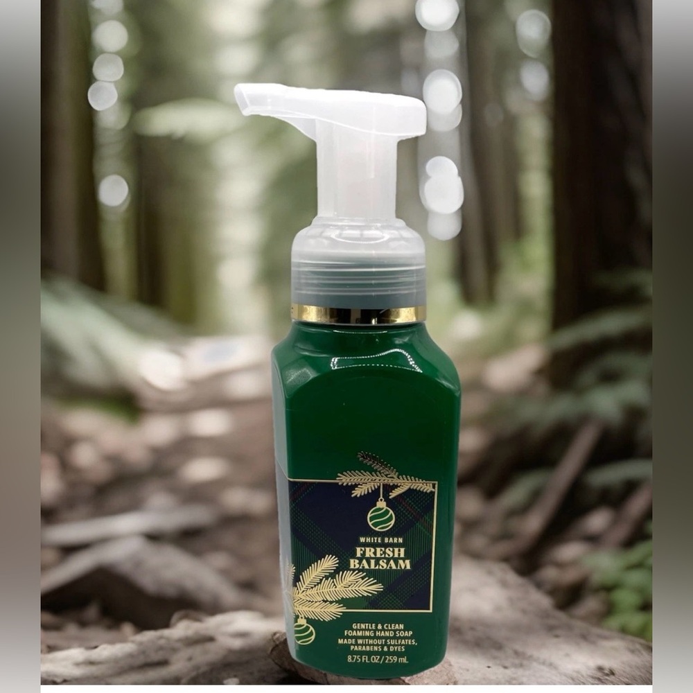 Bath & Body Works Foaming Hand Soap- White Barn- Fresh Balsam  (8.75 fl oz)